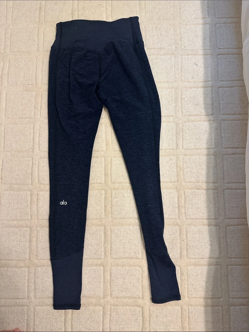 ALO Yoga navy leggings - Picture 2 of 3